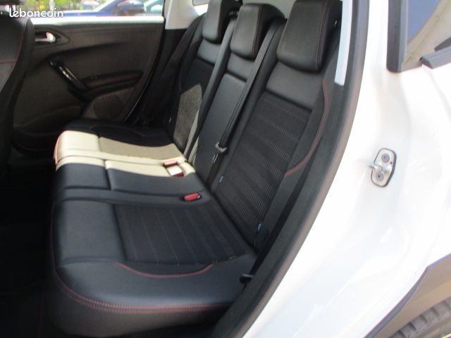 PEUGEOT 2008 1.6 Blue hdi 100 cv GT LINE (image 8)