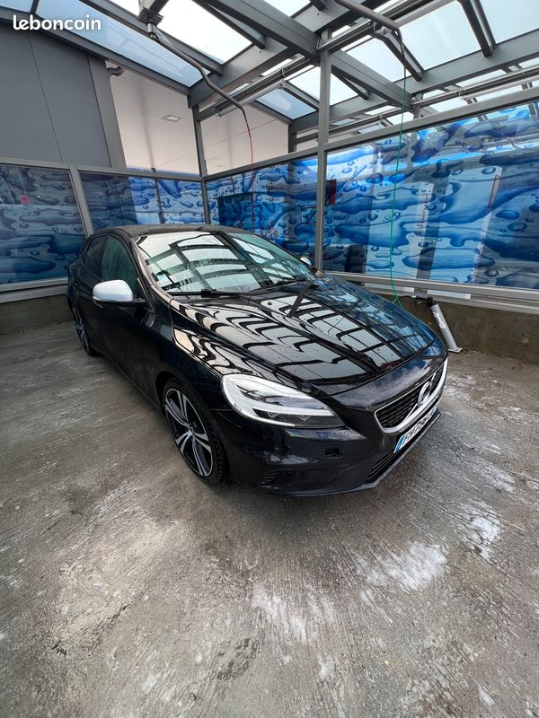 Volvo v40 (image 1)