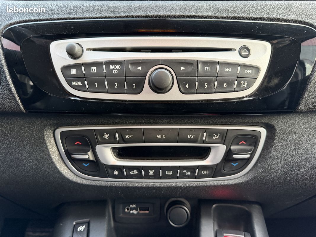 Renault SCENIC III 1.6 DCI 130CH ENERGY BOSE ECO² (image 12)