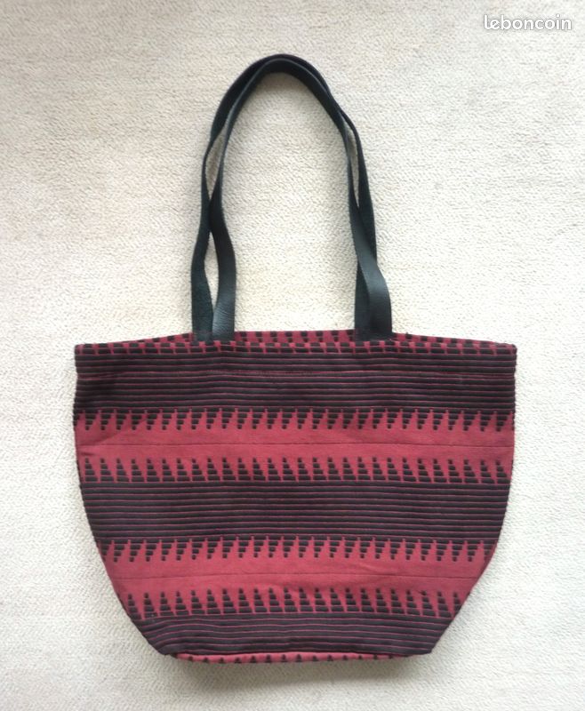 Sac cabas Monoprix Autre ton rouge à motifs ethniques noirs