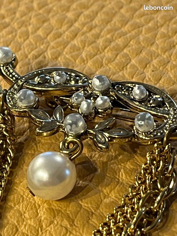 Très jolie broche dorée originale avec chainette (image 3)