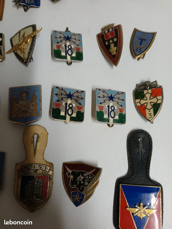 Insigne militaire école du matériel - Insignes - Pucelles - Fourragères