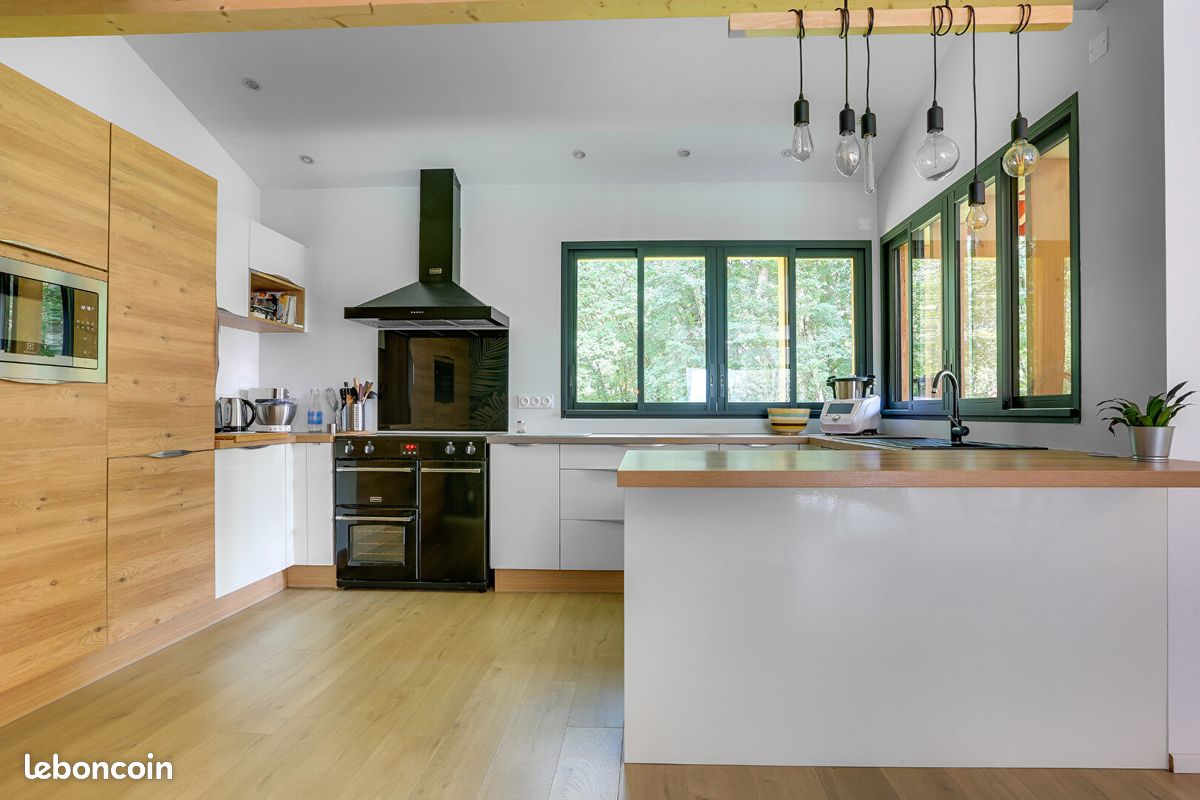 Propriété 8 pièces 198 m² - Bassussarry 64200 (image principale 2)