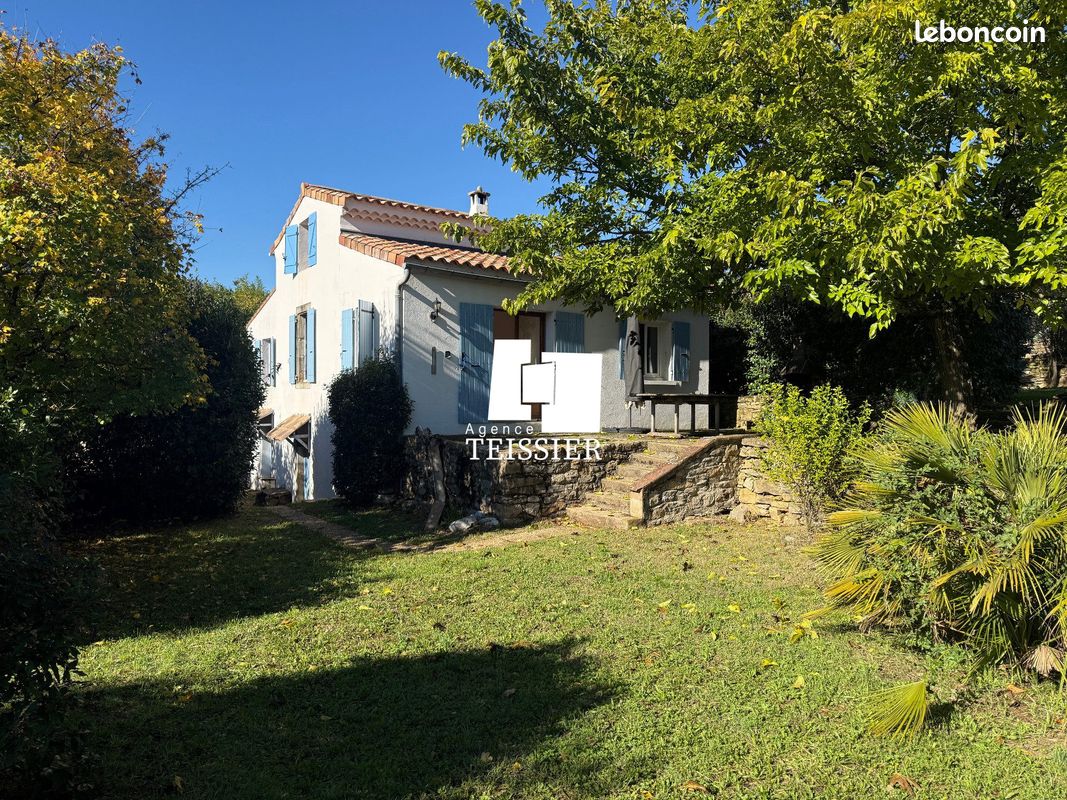 Maison 6 pièces 74 m² · aux Vans · 74 m² · 290 000 €
