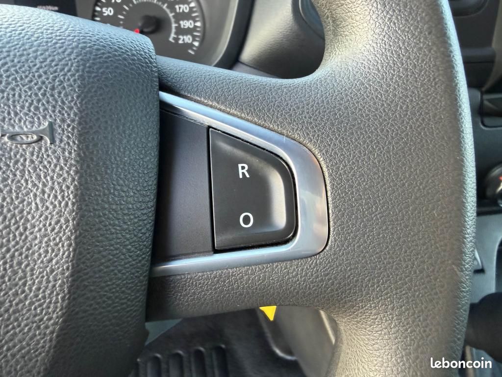 RENAULT MASTER III FOURGON F3500 L2H2 2.3 Blue dCi - 135 Traction Confort (image 16)