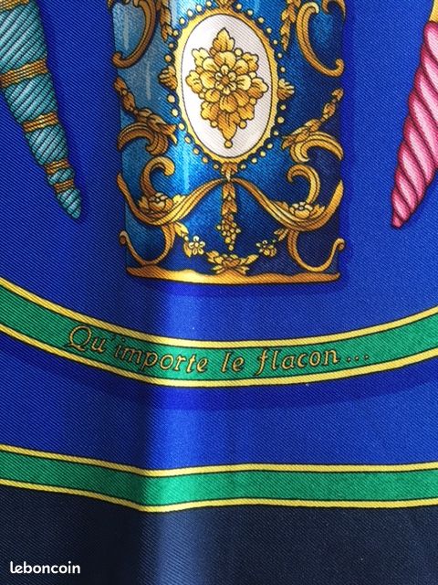 Foulard HERMÈS En Soie 100% - Modèle 'Qu'importe Le Flacon' Bordeaux/ivoire - Vintage