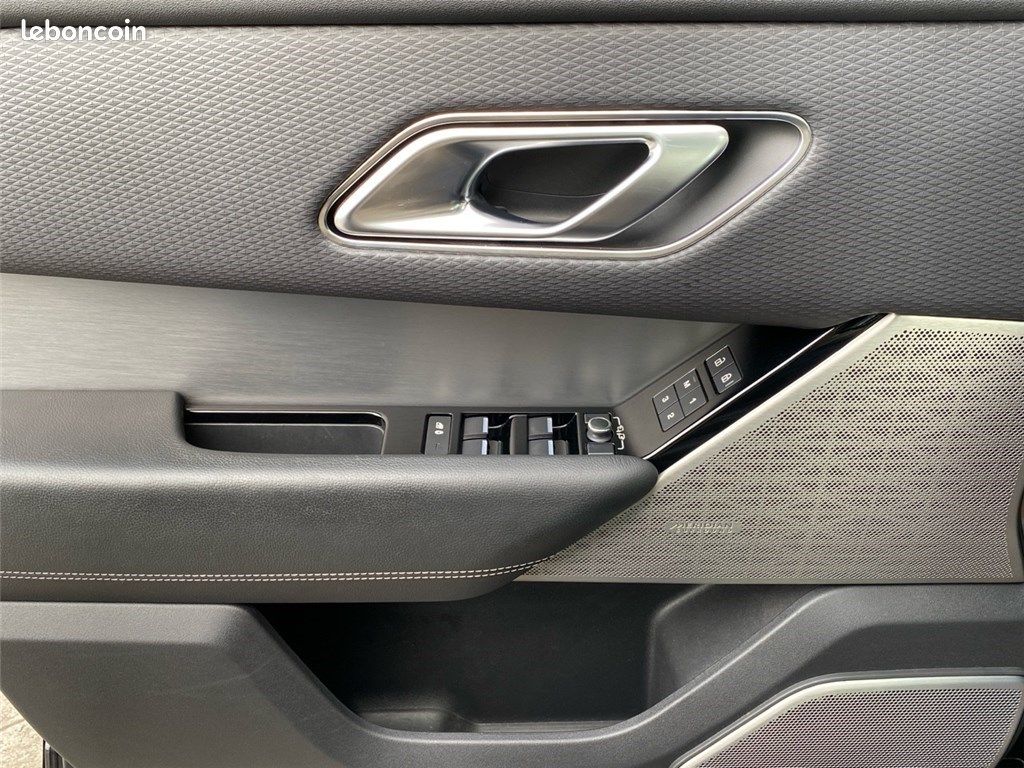 Land Rover Range Rover Velar 2.0L P400E PHEV 404CH SE R-Dynamic (image 16)