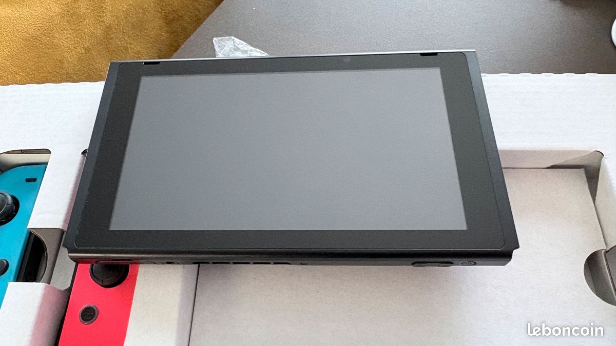 Nintendo Switch (image 4)