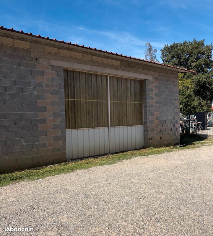 Parking 30 m² · à Grisolles · 30 m² · 250 €/mois