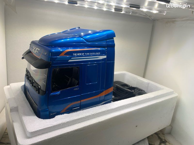 DAF XF SPACE cab bleue 2018 Premium classicXXS 1/18 (image 1)