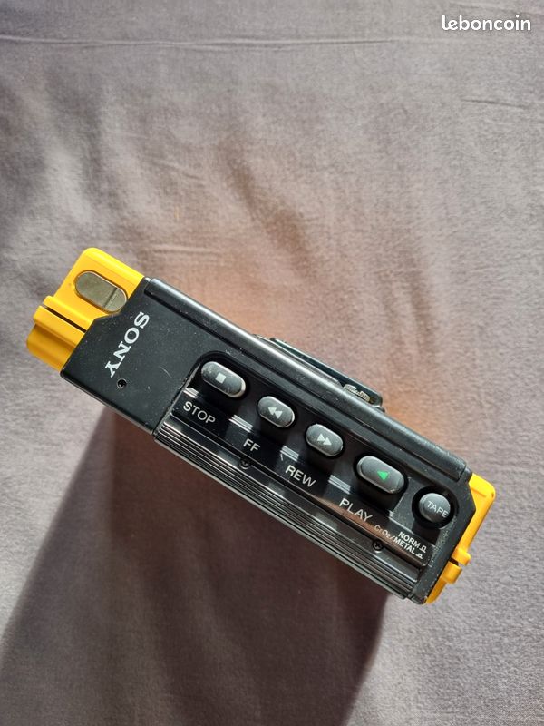 Sony Walkman Sports WM-35 Testé résistant à l'eau fonctionne parfaitement Profitez du son des années 80 avec le baladeur Sony - France