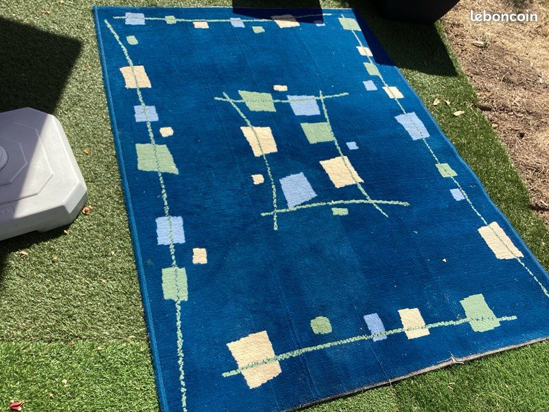 Tapis moquette bleu (image 1)