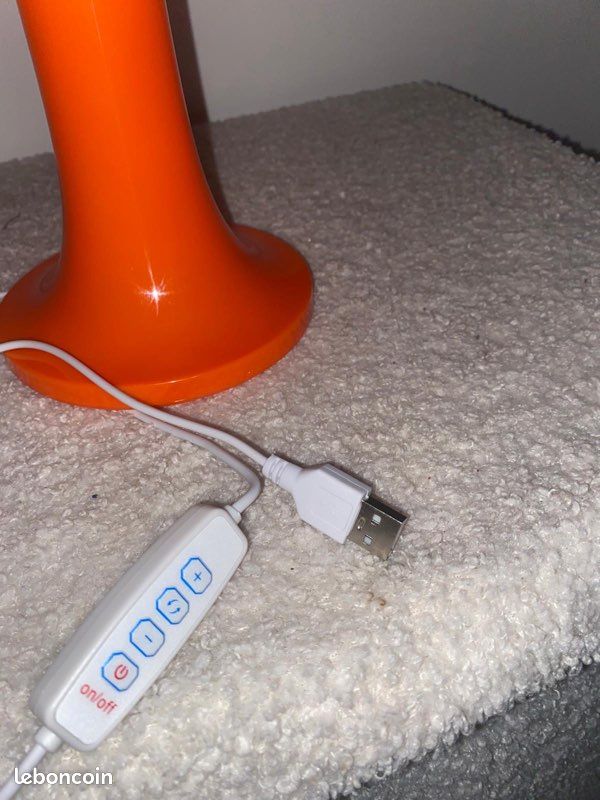 Lampe de table LED style champignon - USB - Rétro chic (image 4)