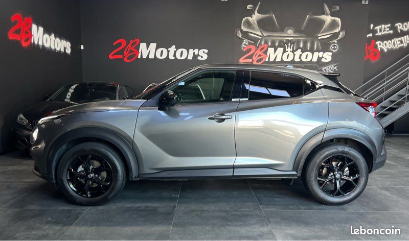 NISSAN JUKE TEKNA 1.0 DIG-T 12v 117ch•Pack Black•Caméra 360°•Radars AV/AR•Feux Full LED•Sièges Sport chauffants•Hifi BOSE•Lumière d’ambiance•CARPLAY (image 3)