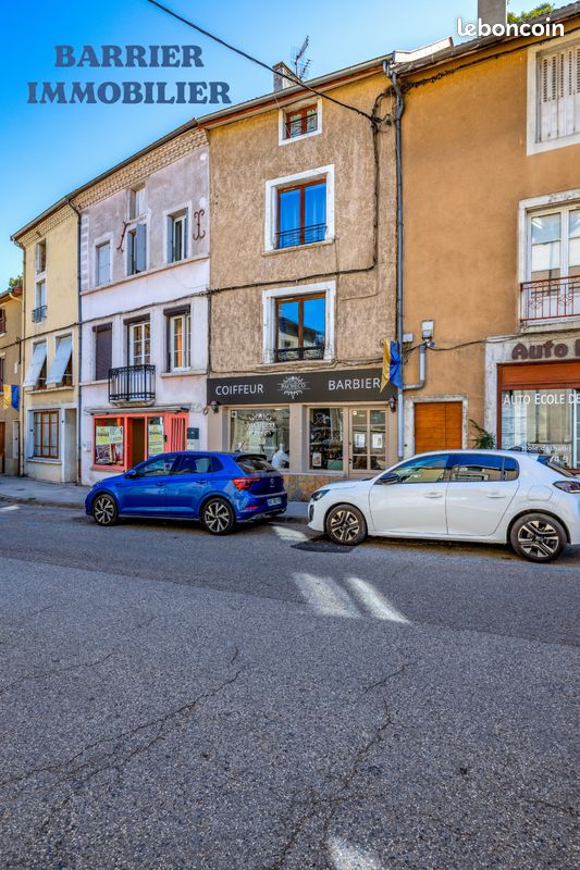 Appartement 8 pièces 121 m² · à Crémieu · 121 m² · 332 000 €