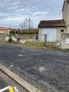 Garage 18m2+terrain 750m2+puits+electricite+petite piece