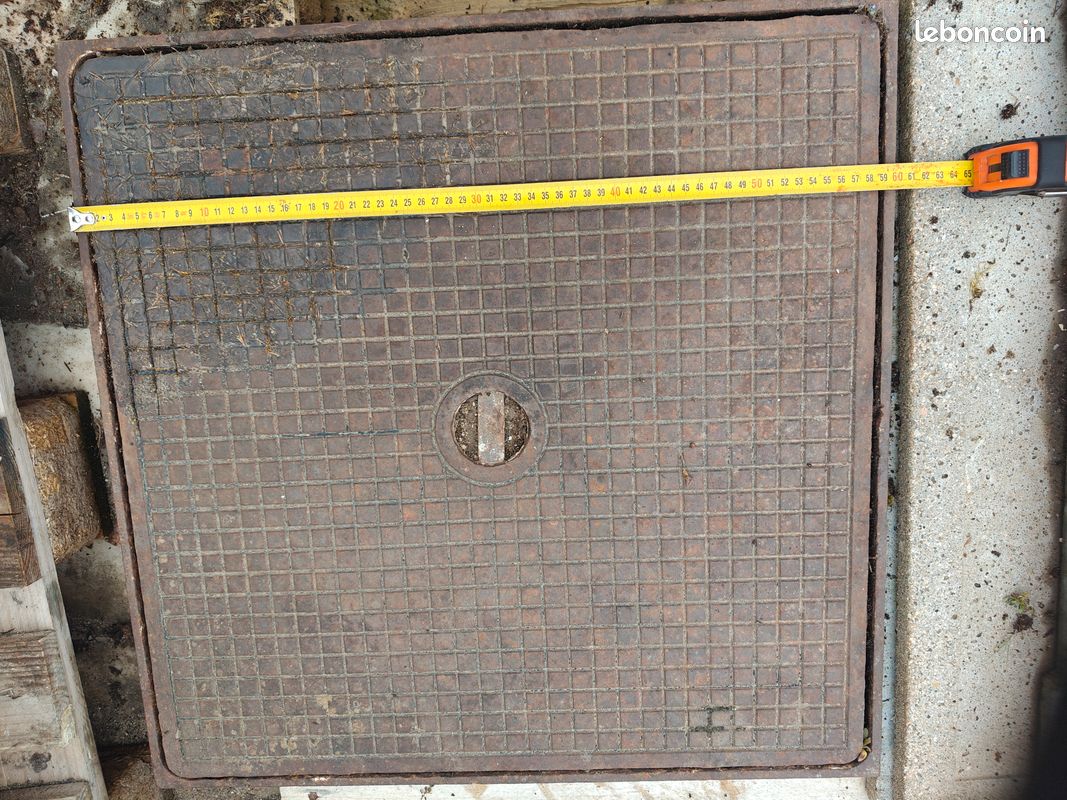 Plaque d égout fonte avec cadre (image 1)