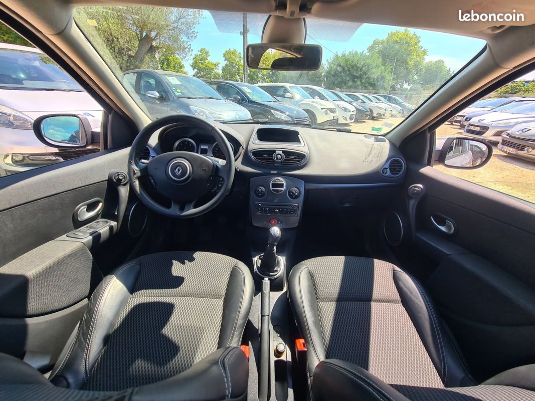 RENAULT CLIO III dCi 105 eco2 Dynamique (image 8)