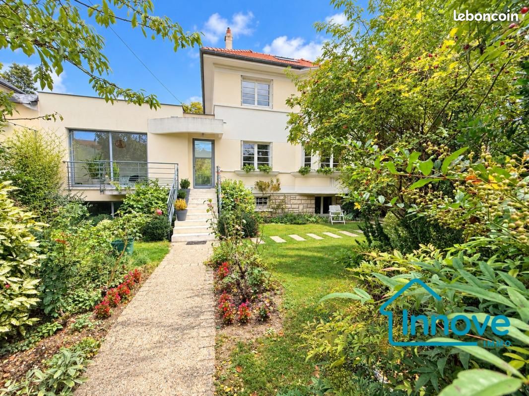 Maison 9 pièces 220 m² · à Versailles · 220 m² · 1 550 000 €