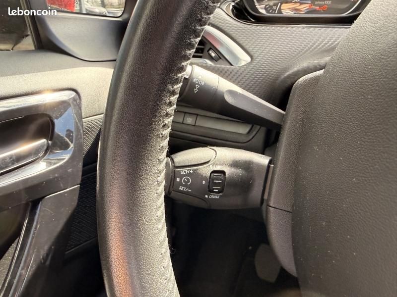 Peugeot 2008 1.5 BlueHDi 100 Signature (image 15)