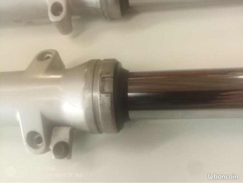 Bras De Fourche Suzuki Bandit 600 De 1998 – Pièce D'occasion (légère Déformation)