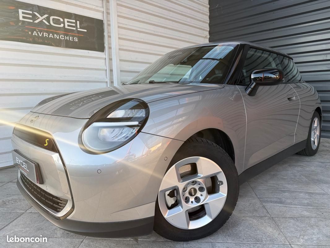 Mini Cooper ELECTRIC J01 SE 218 ch Essential (image 1)