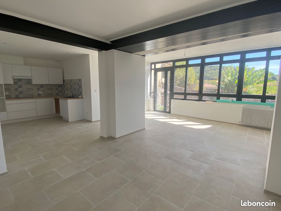 Maison 5 pièces 145 m² · à Saint-Laurent-de-Carnols · 145,1 m² · 1 050 €/mois