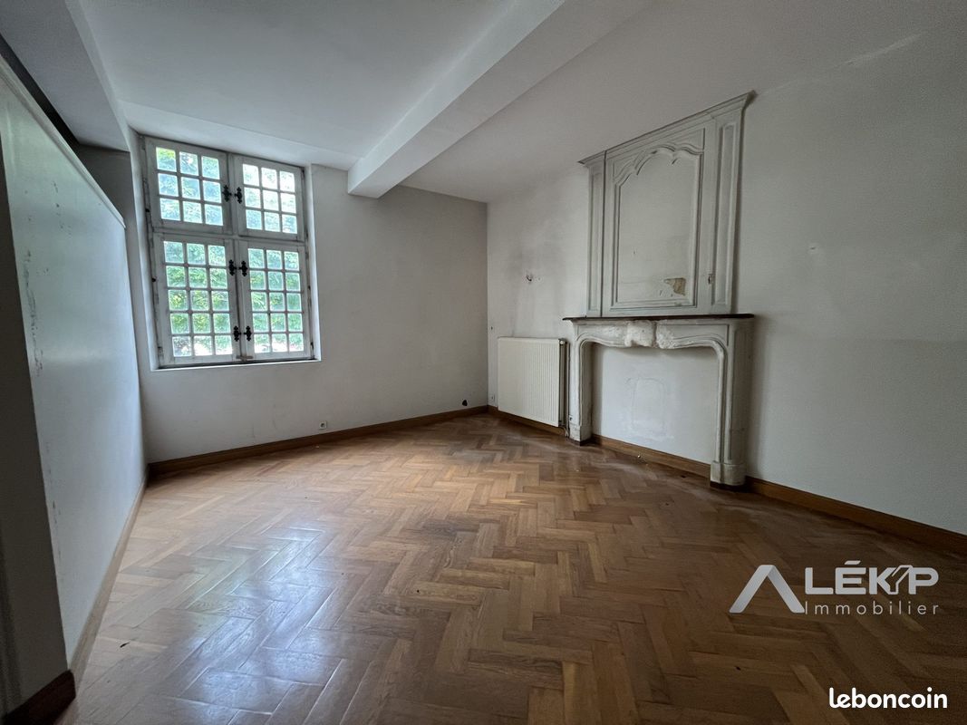 Maison 17 pièces 280 m² · à Fontenay-le-Comte · 280 m² · 167 000 €