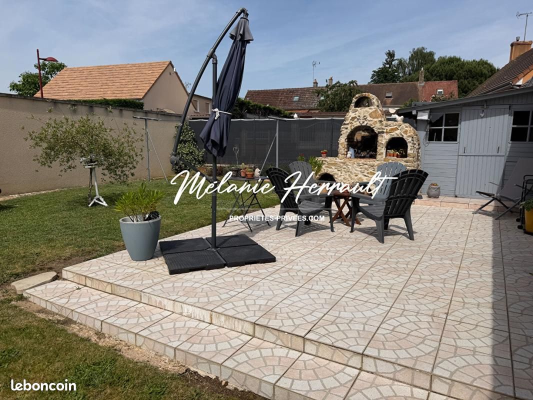 Maison 5 pièces 116 m² · à Brette-les-Pins · 116 m² · 220 500 €