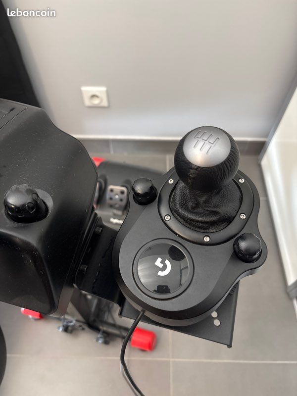 Simulateur de conduite G29 logitech avec Pedale , volant et levier de vitesse (image 3)
