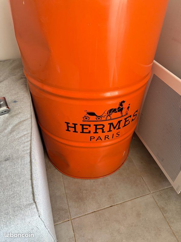 Tonneau Ouvert Baril Fût de Décoration Orange Hermes Cabossé 60L