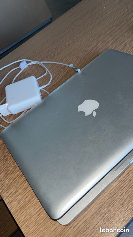 MacBook Pro (image 1)