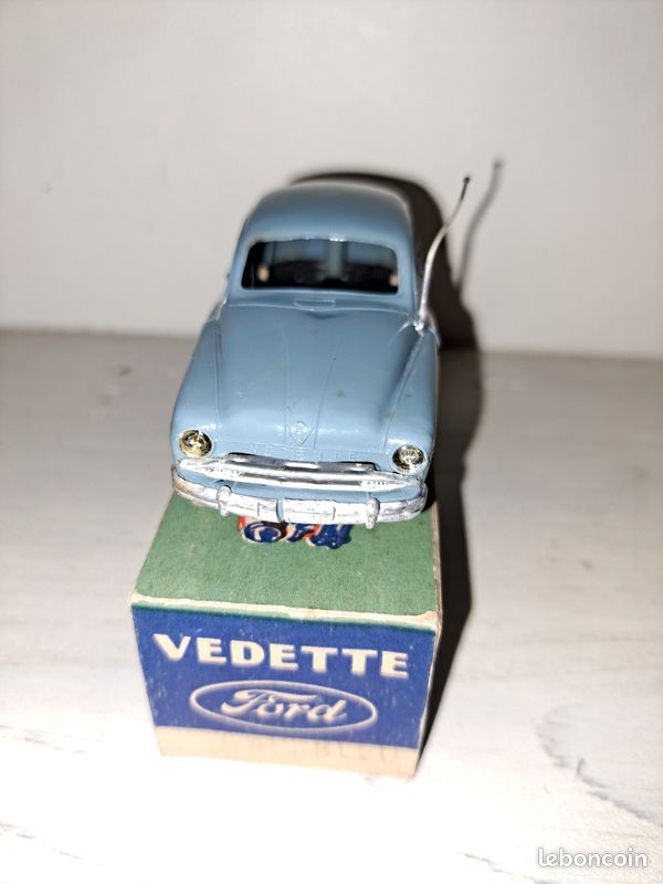 DEAGOSTINI Ford Vedette 54 – Dinky Toys NOREV – Miniature 1/24 – Reproduction Ancienne – Bleue