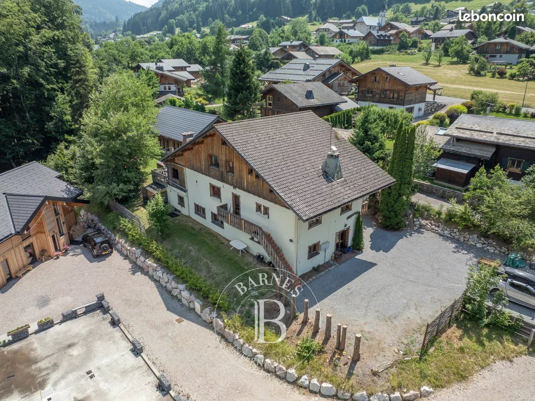 Immeuble 18 pièces 548 m² · à Essert-Romand · 548 m² · 1 270 000 €