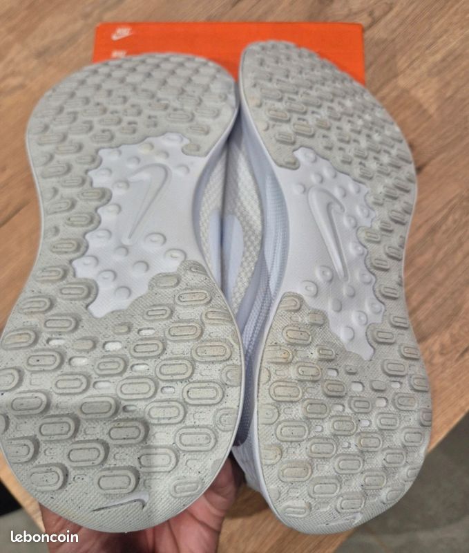 Nike REVOLUTION 7 neuve P42,5 (image 6)