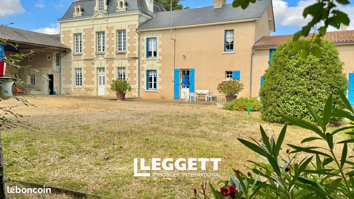 Maison 10 pièces 355 m² · à Angliers · 355 m² · 399 000 €