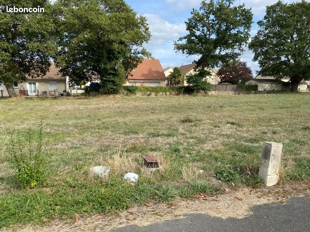Terrain 502 m² Truyes · 71 500 €