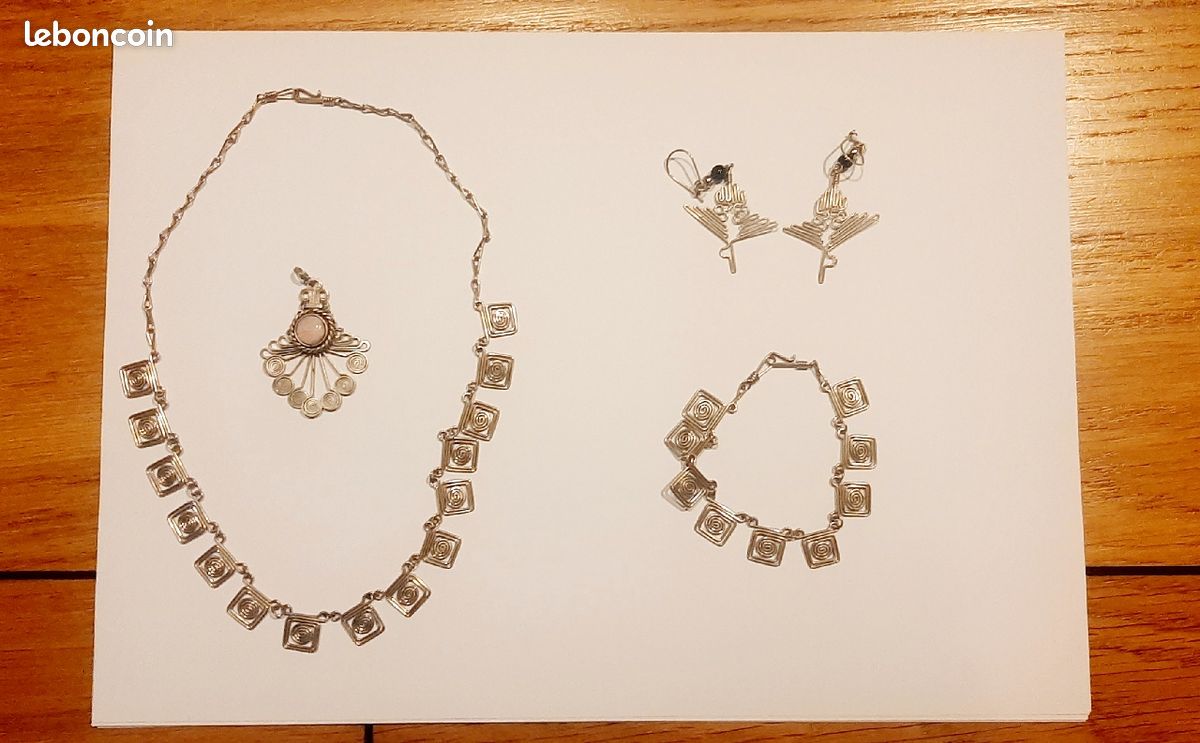Parure bijoux fantaisie argentés (image 1)