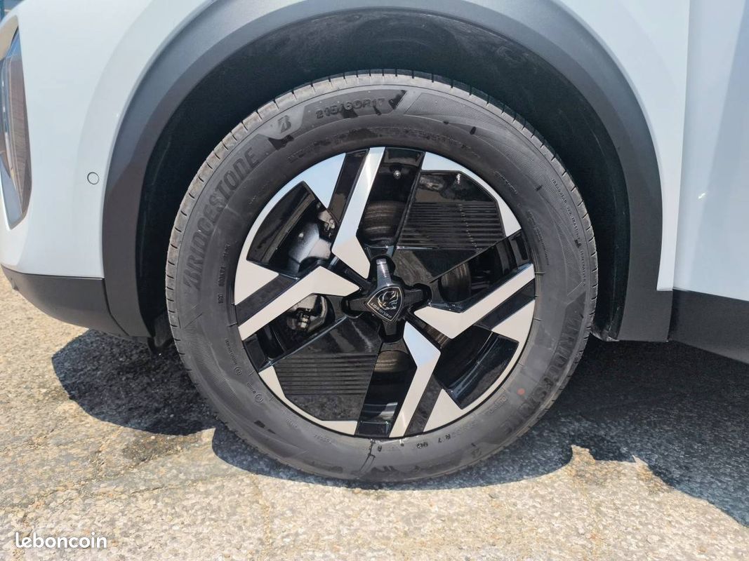 PEUGEOT 2008 Hybrid 145 e-DCS6 Allure (image 11)