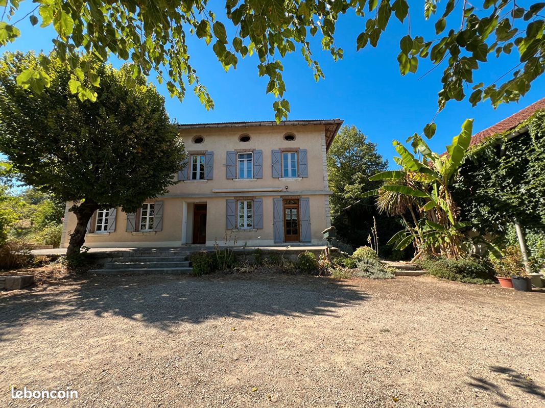 Maison 7 pièces 310 m² · à Caussade · 310 m² · 270 000 €