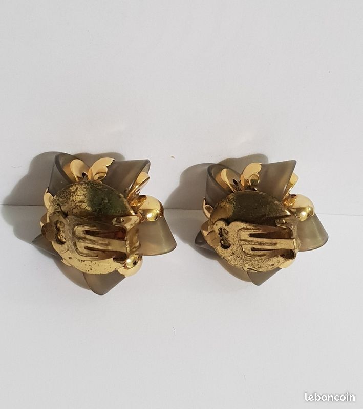 Clips D'oreilles Vintage En Forme De Bouton Beige Résine - Neuf Avec étiquettes/emballage D'origine