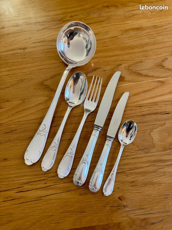 Ménagère française en métal argenté – Maison François Frionnet – 60 pi – Le Repaire des antiquites
