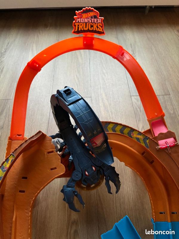 Vends circuit Scorpion HOT WHEELS Monster truck (électrique) (image 2)