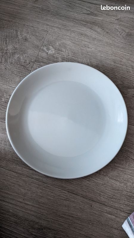 Set de vaisselle (3 assiettes plates, 2 assiettes creuses et 2 tasses) (image 5)
