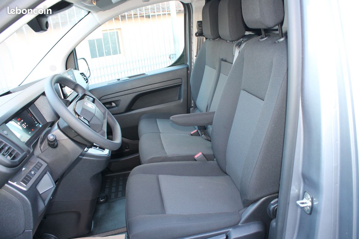 Citroën Jumpy III Fg Taille XL 2.0 Blue-Hdi 145 EAT8 GPS, Caméra de recul, Pack Look sortie le 27/06/2025 , 5 Kilomètres Prix Hors tahes 25 580 (image 6)