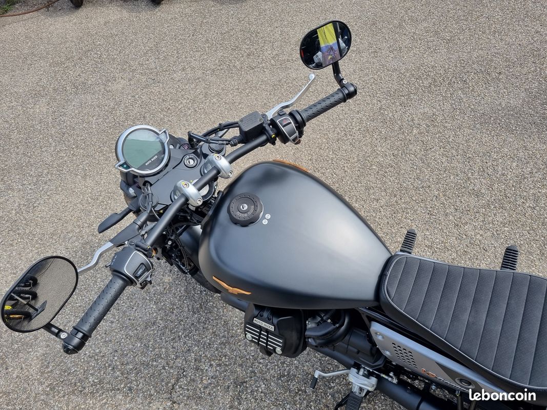 Motorcycle Guzzi 900 Bobber MOTO GUZZI V9 BOBBER MOTO GUZZI V9