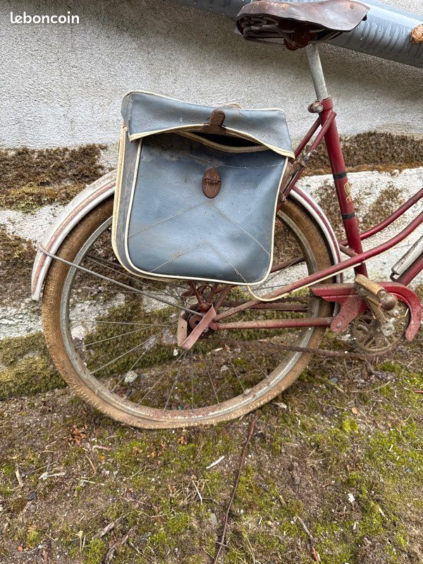 Ancien Vélo, enfants Peugeot avec flamme pompe sacoche drapeau Vélos