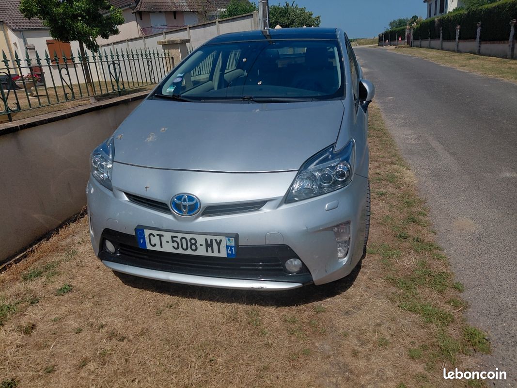 Toyota prius (image 1)