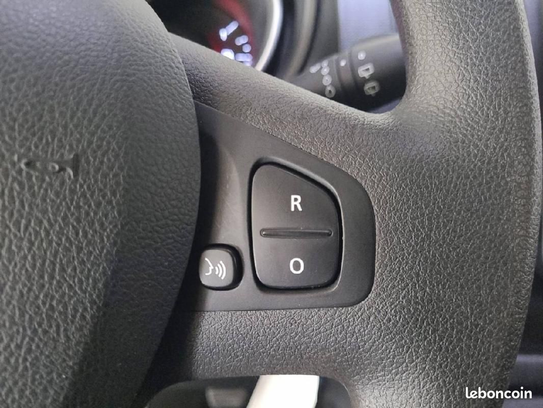 Renault Trafic COMBI L1 dCi 145 Energy S&S - Zen (image 24)
