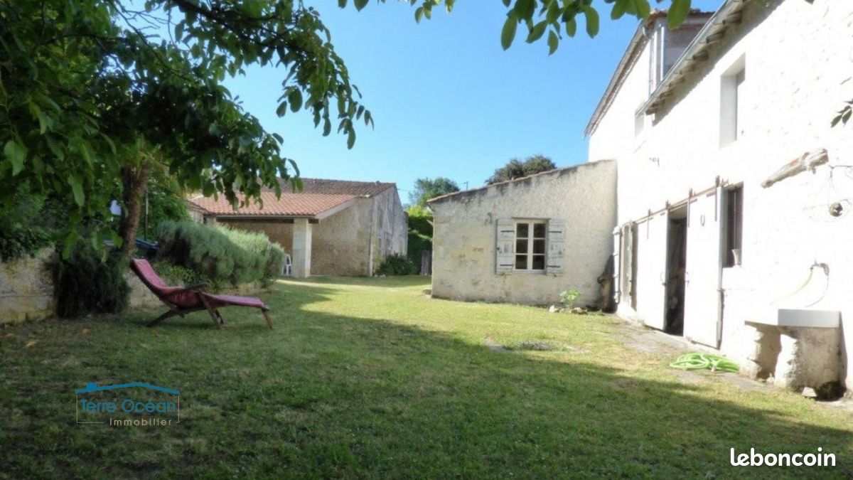 Maison 7 pièces 273 m² · à Chenac-Saint-Seurin-d'Uzet · 273 m² · 378 000 €